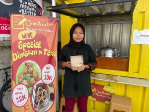 Dimsum CemilanKooe Milik Emiliana Ini Laris Manis di Area Tenant Alfamart Pasir Bolang