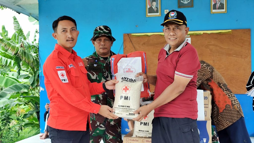 Gercep Bantu Korban Banjir, PMI Buka Dapur Umum dan Bantuan Logistik Di Rajeg