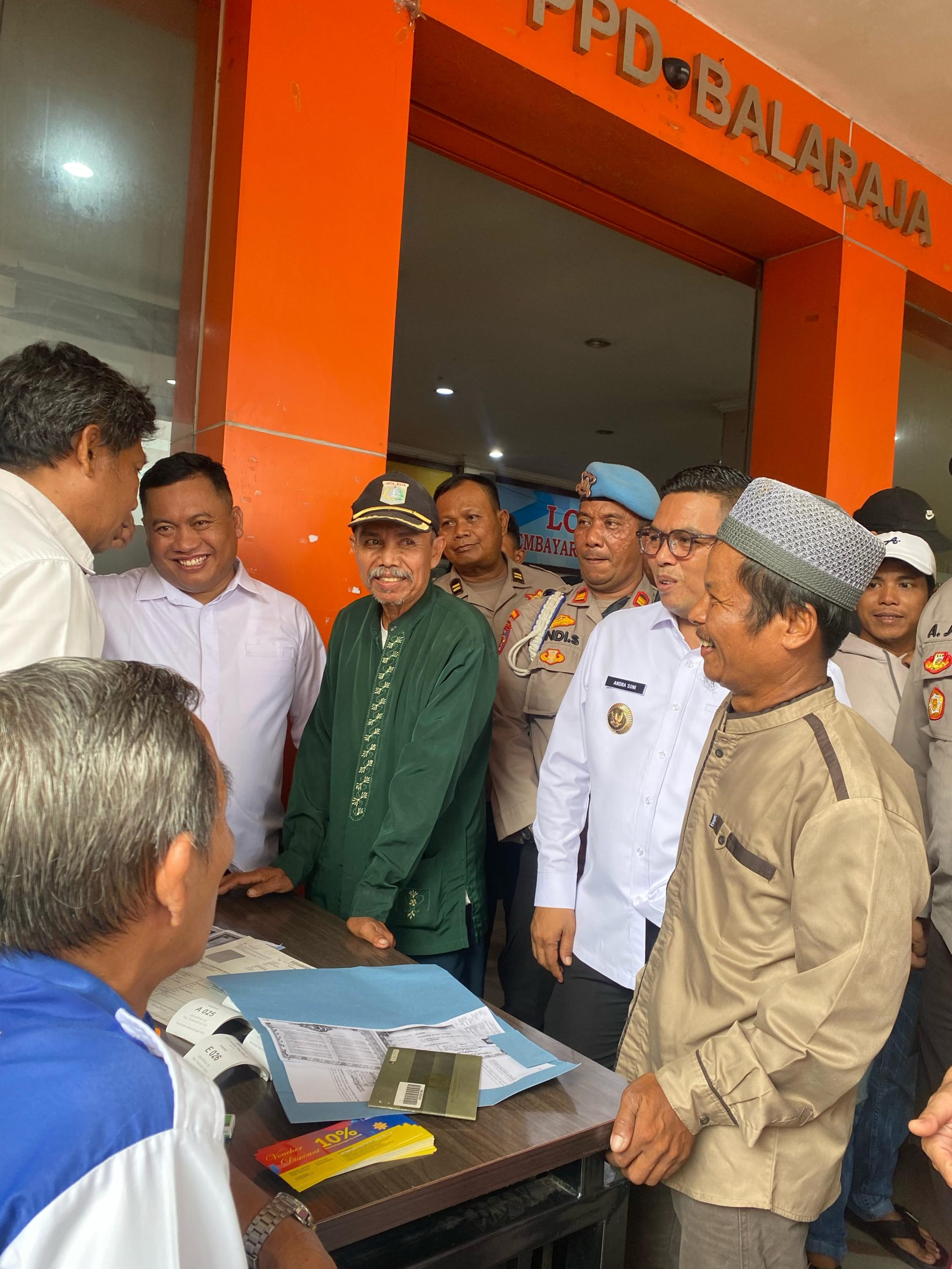 Sidak Samsat Balaraja, Gubernur Banten Andra Soni Tegaskan Tidak Ada Pungli di Pelayanan Masyarakat