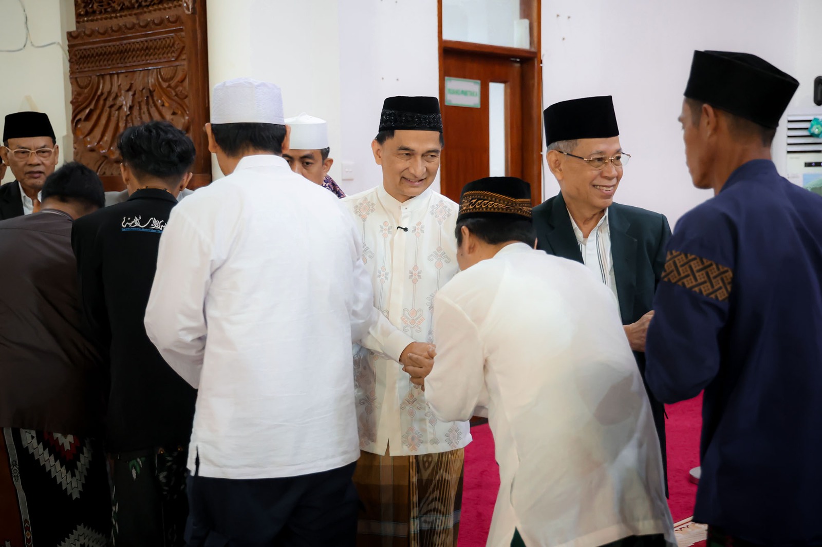 Wagub Banten A Dimyati Natakusumah Melaksanakan Sholat Idul Adha di Masjid Raya Al-Bantani