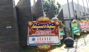 Banyak Banget! Karangan Bunga Warnai Sertijab Dwi Chandra Budiman di Kelapa Dua
