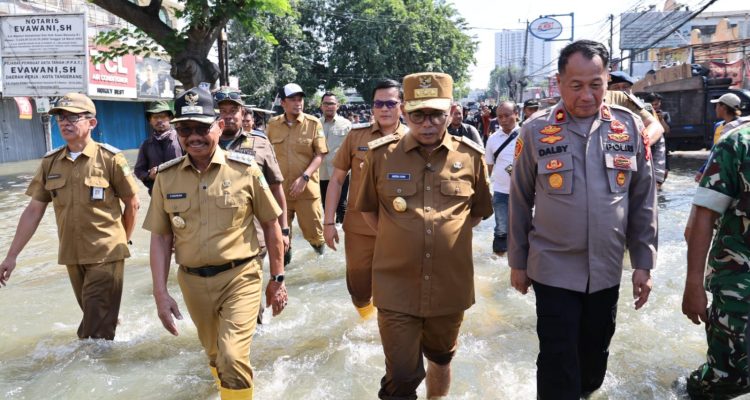 Tinjau Banjir Tangerang, Gubernur Banten Andra Soni: Perlu Solusi Teknis dan Kebijakan Secara Terpadu