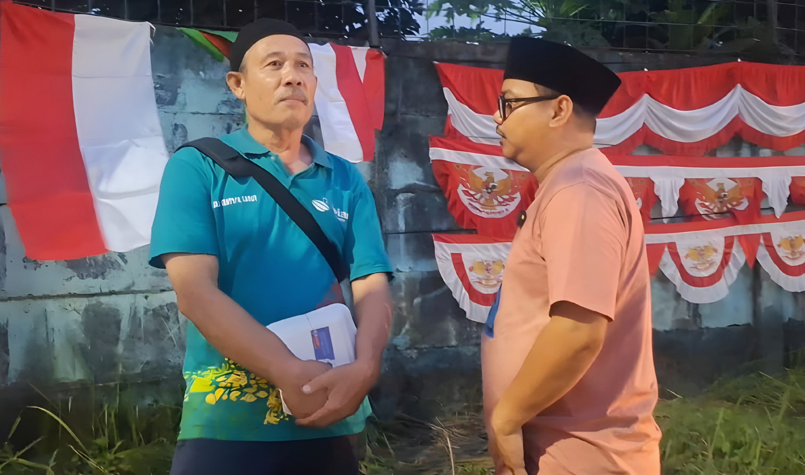 Sambut Hari Kemerdekaan, ‘Rakyat Memberi’ Sebar Makan Gratis ke Penjual Bendera di Tangerang