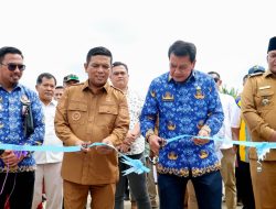Akhiri Penantian 20 Tahun, Gubernur Andra Soni Resmikan Jalan Poros Tiga Desa Lewat Program Bang Andra