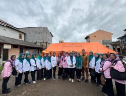 Turun ke Lokasi Banjir, Ketua TP PKK Kabupaten Tangerang Bawa Sembako dan Semangat untuk Warga Pasilian