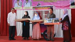 Bupati Tangerang Serahkan Bantuan 50 Gerobak UMKM dan Kompor Gas Untuk Warga 3 Kecamatan