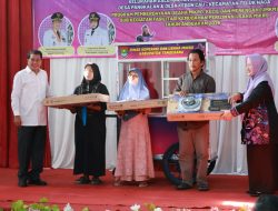 Bupati Tangerang Serahkan Bantuan 50 Gerobak UMKM dan Kompor Gas Untuk Warga 3 Kecamatan