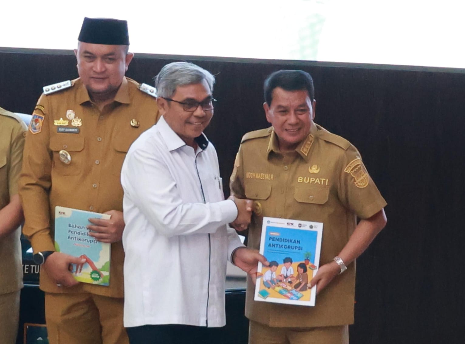 Bupati Tangerang, Moch. Maesyal Rasyid menghadiri peluncuran Buku Panduan dan Bahan Ajar Pendidikan Anti Korupsi yang digelar di Sasana Bhakti Praja Kementerian Dalam Negeri. Senin, 11 Mei 2026.