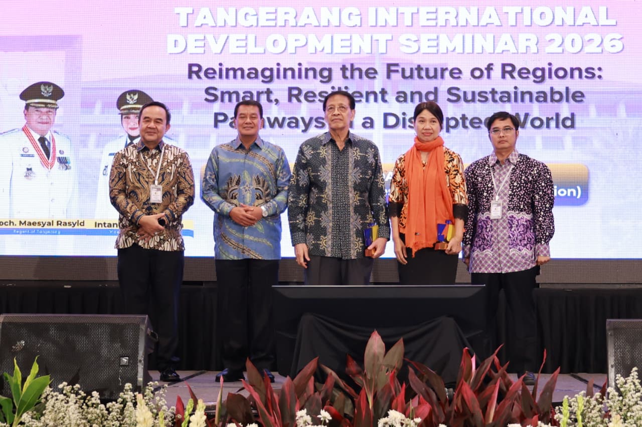 Bupati Tangerang, Moch. Maesyal Rasyid, mengungkapkan bahwa seminar tingkat internasional tersebut menghadirkan narasumber dari dalam maupun luar negeri serta mengangkat 4 tema utama yang diharapkan akan memberikan kontribusi yang signifikan terhadap perkembangan tugas-tugas pemerintah dan masyarakat serta pembangunan di Kabupaten Tangerang. Senin, 25 Mei 2026.