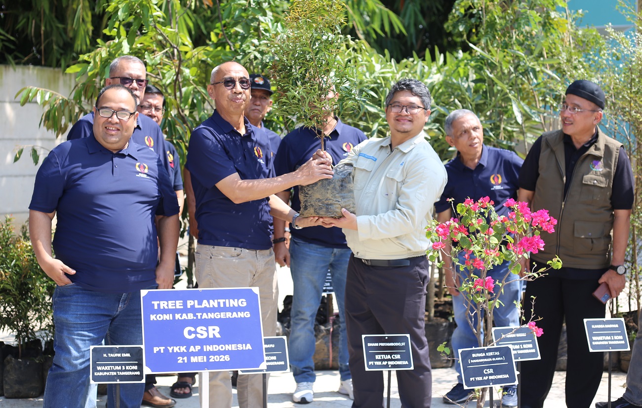 Kegiatan diawali dengan penyerahan pohon secara simbolis oleh Ketua CSR PT YKK AP Indonesia Dhani Priyambodo kepada Ketua KONI Kabupaten Tangerang Eka Wibayu. Selanjutnya, pohon itu ditanam di area halaman kantor KONI. PT YKK AP Indonesia akan menanam pohon trembesi, ketapang, pucuk merah, tabebuya hingga pohon buah seperti durian montong dan mangga. Kamis, 21 Mei 2026.