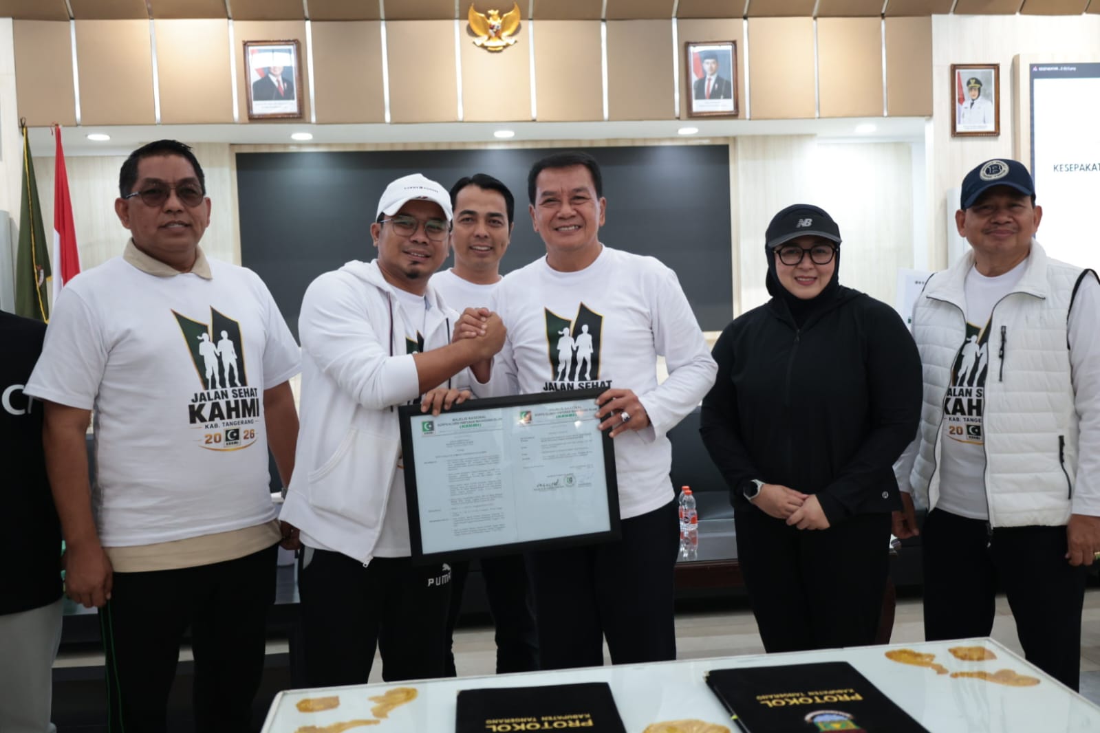 Bupati Tangerang, Moch. Maesyal Rasyid didampingi Wakil Bupati Tangerang, Intan Nurul Hikmah, melakukan penandatanganan nota kesepahaman (MoU) kerja sama antara Pemerintah Kabupaten Tangerang dengan Universitas Insan Cita Indonesia (UICI) dalam bidang Tri Dharma perguruan tinggi. Minggu, 24 Mei 2026.