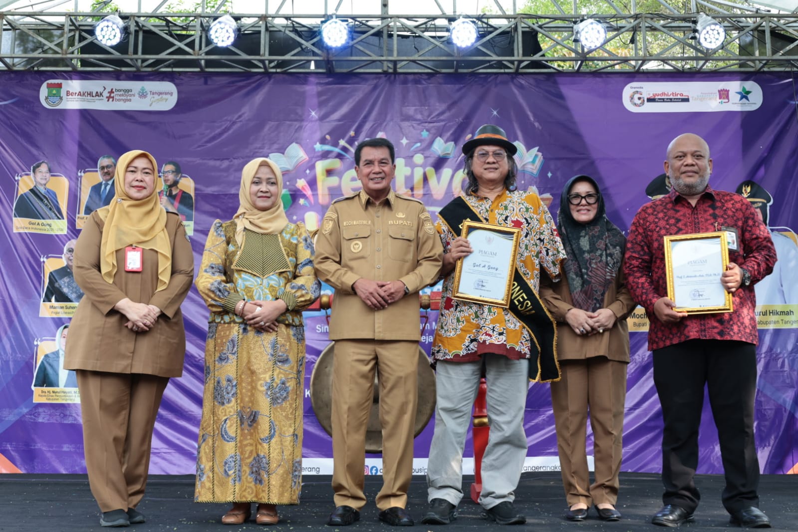 Bupati Tangerang Moch. Maesyal Rasyid menyampaikan apresiasi kepada seluruh jajaran Disperpusip Kabupaten Tangerang yang terus mengembangkan fasilitas literasi hingga ke tingkat kecamatan dan desa. Selasa, 19 Mei 2026.