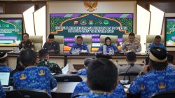 Pemerintah Kabupaten (Pemkab) Tangerang bergerak cepat memastikan kesiapan wilayah menjelang Hari Raya Idul Adha. Langkah ini diawali dengan menggelar Rapat Koordinasi (Rakor) bersama Forum Koordinasi Pimpinan Daerah (Forkopimda) di Ruang Rapat Wareng, Gedung Bupati Tangerang. Senin, 18 Mei 2026.