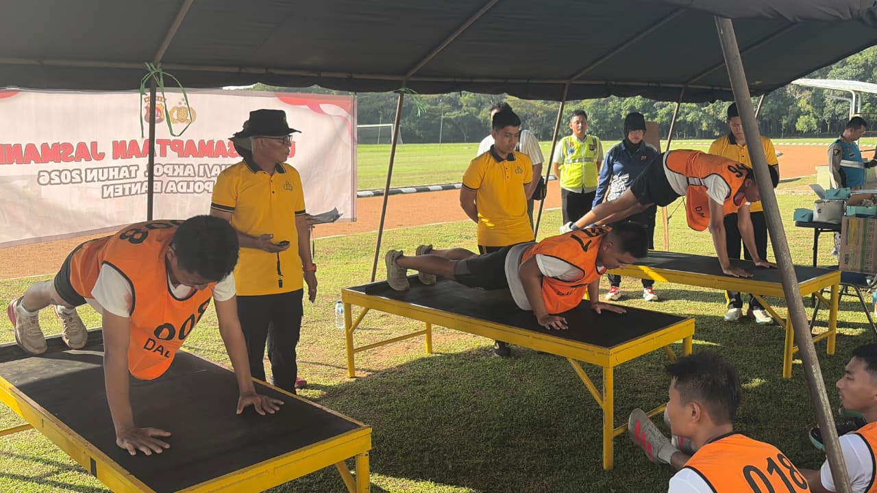 Polda Banten menggelar tes kesamaptaan jasmani Calon Taruna/i, yaitu meliputi tes Samapta A lari 12 menit, Samapta B yaitu pull up, sit up, push up, dan shuttle run, serta Samapta C berupa renang sejauh 25 meter dan tes antropometri. Bertempat di Stadion Heroik Grup 1 Kopassus. Kamis, 21 Mei 2026.