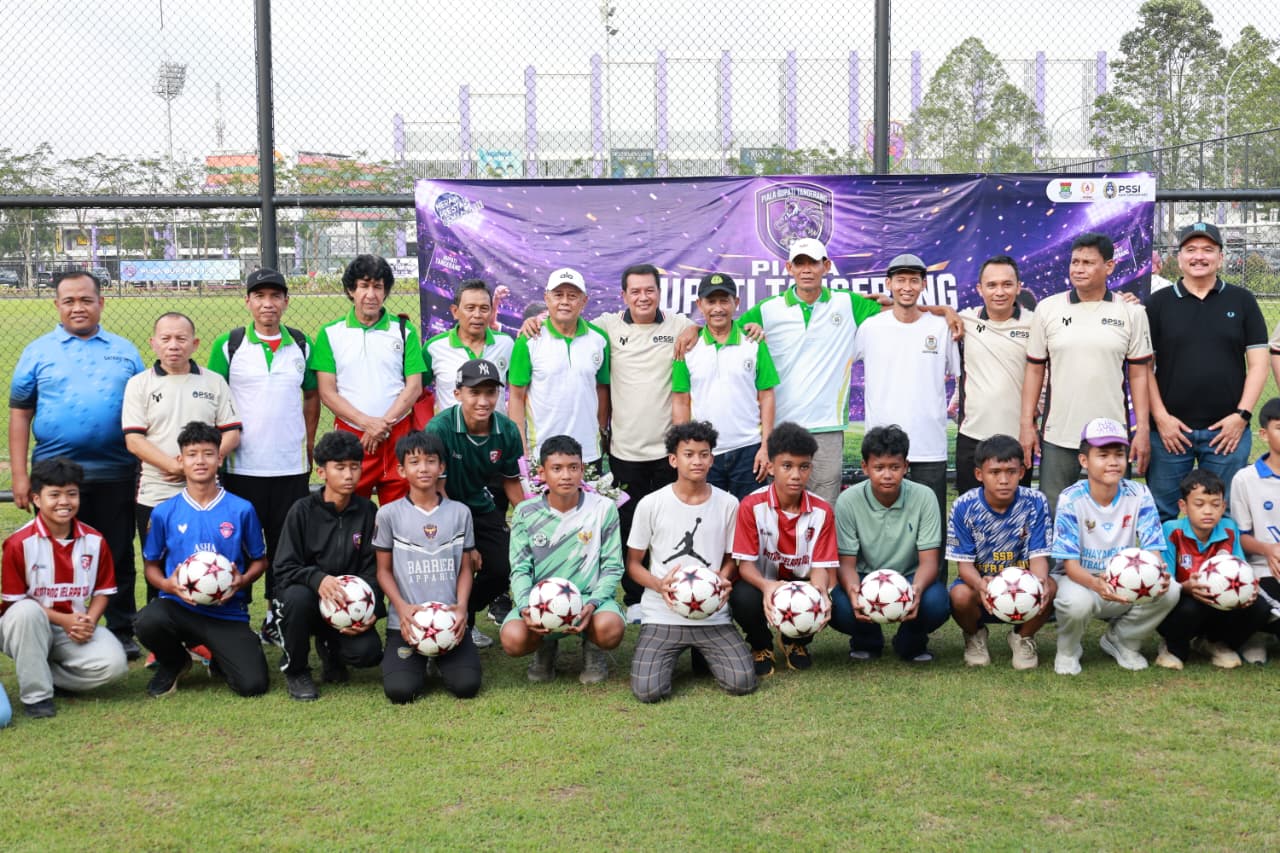 Bupati Tangerang Moch. Maesyal Rasyid resmi membuka Turnamen Sepak Bola Piala Bupati Cup 2026, kelompok usia U-13 dan U-15 di Training Ground Stadion Indomilk, Kecamatan Kelapa Dua. Minggu, 17 Mei 2026..