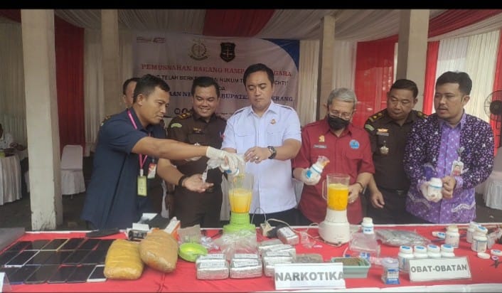 Dari Narkoba hingga Senpi, Kejari Kabupaten Tangerang Musnahkan Barbuk 65 Perkara Inkrah