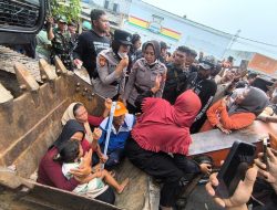 Penertiban Lahan di Jeungjing Ricuh, Warga Bertahan di Bucket Excavator, Pengembang Gandeng Firdaus Oibowo