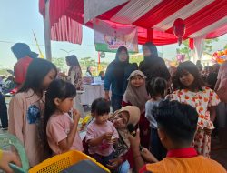 Suasana Alfamart Sahabat Posyandu di Gerai Alfamart Toko Raya Tenjo, Kabupaten Tangerang, dipenuhi antusiasme ibu dan anak yang mengikuti berbagai aktivitas edukatif dan layanan kesehatan. Selain pemeriksaan tumbuh kembang, peserta juga mendapatkan edukasi pola asuh, perawatan bayi, serta mengikuti kegiatan interaktif yang dirancang untuk mendukung kesehatan dan keceriaan anak.