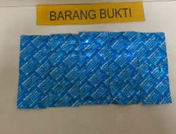 Barang bukti obat keras berbagai jenis yang disita Satresnarkoba Polresta Tangerang dari seorang pria berinisial AIS (32) di Desa Pondok Jaya, Kecamatan Sepatan. Polisi mengamankan ratusan butir obat keras yang diduga diperjualbelikan tanpa izin dan tanpa resep dokter.