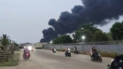 Kebakaran Pabrik Dupa di Kota Tangerang, BPBD Kerahkan 14 Mobil Damkar dan Puluhan Personel Kebakaran Pabrik Dupa di Kota Tangerang, BPBD Kerahkan 14 Mobil Damkar dan Puluhan Personel