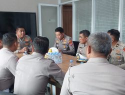 Kapolresta Tangerang Kombes Pol Andi Muhammad Indra Waspada Amirullah memberikan arahan kepada jajaran perwira Satlantas Polresta Tangerang saat analisis dan evaluasi (anev) penanganan kecelakaan lalu lintas, Selasa (28/7/2026).