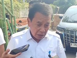 Bupati Tangerang Moch. Maesyal Rasyid memberikan keterangan kepada awak media terkait penanganan dan antisipasi krisis air bersih di wilayah Kabupaten Tangerang akibat kemarau berkepanjangan, Rabu (29/7/2026).
