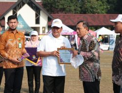 Kepala MAN 1 Tangerang Raih Penghargaan Penggerak Forum Anak Terbaik dari Bupati