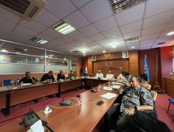 Suasana rapat pembahasan reaktivasi keanggotaan PWI yang dipimpin Ketua Umum PWI Pusat Akhmad Munir bersama jajaran Pengurus PWI Pusat, Dewan Kehormatan, dan perwakilan PWI Provinsi secara hybrid di Kantor PWI Pusat, Jakarta, Kamis (9/7/2026). Rapat menetapkan kebijakan reaktivasi keanggotaan hingga 31 Desember 2026 sebagai bagian dari penataan administrasi dan penguatan organisasi.