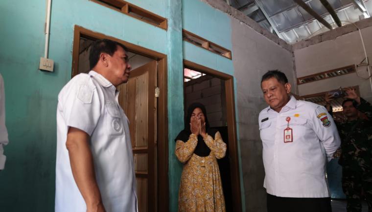Bupati Tangerang Tinjau Pembangunan RTLH di Tigaraksa, Pastikan Warga Dapat Hunian Layak dan Air Bersih