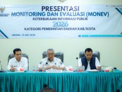 Wali Kota Tangerang Selatan Benyamin Davnie memaparkan berbagai inovasi layanan keterbukaan informasi publik saat mengikuti Presentasi Monitoring dan Evaluasi (Monev) Keterbukaan Informasi Publik Tahun 2026 di hadapan Komisi Informasi Provinsi Banten, Serang, Rabu (29/7/2026).