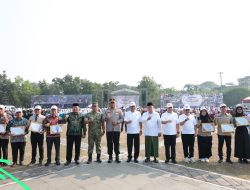 Bupati Tangerang Moch. Maesyal Rasyid bersama unsur Forkopimda, tokoh agama, dan para penerima penghargaan berfoto bersama usai Upacara Peringatan Hari Anak Nasional (HAN) ke-42 Tingkat Kabupaten Tangerang di Lapangan Raden Aria Yudhanegara, Puspemkab Tangerang, Kamis (23/7/2026).