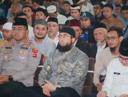 Kapolresta Tangerang Kombes Pol. Andi Muhammad Indra Waspada Amirullah bersama unsur Forkopimda, tokoh agama, dan ratusan jamaah mengikuti Kajian dan Doa Hari Bhayangkara ke-80 di Masjid Al-Amjad, Pusat Pemerintahan Kabupaten Tangerang, Jumat (17/7/2026)