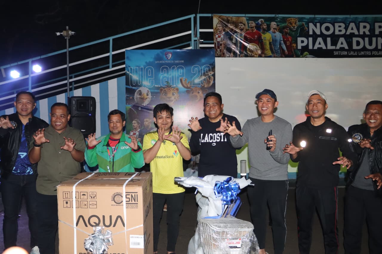 Ratusan Warga hingga Ojol Nobar Semifinal Piala Dunia 2026 di Polresta Tangerang, Suasana Makin Meriah dengan Doorprize