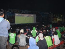 Suasana penuh antusias mewarnai kegiatan nobar semifinal Piala Dunia 2026 yang digelar Polresta Tangerang. Ratusan peserta larut dalam euforia pertandingan, menciptakan kebersamaan dan semangat sportivitas hingga laga usai.