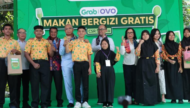 Bupati Tangerang Dampingi Jamintel Kejagung dan Kepala PPATK Tinjau Program MBG Berbasis CSR di SKhN 1