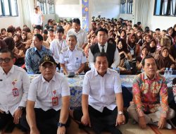 Bupati Tangerang Moch. Maesyal Rasyid berfoto bersama jajaran pemerintah, guru, dan ratusan siswa SMP serta SMK Satya Muda Gemilang usai memberikan motivasi dalam kegiatan Masa Pengenalan Lingkungan Sekolah (MPLS) Tahun Ajaran 2026/2027. 