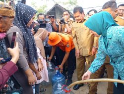 Gubenur Banten: Andra Soni Tinjau Warga Terdampak Kekeringan di Tigaraksa, Siapkan Solusi Jangka Panjang
