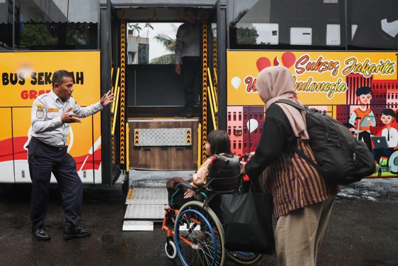 Orang Tua Siswa Disabilitas di Tangsel Akui Terbantu Bus Sekolah Gratis, Hemat hingga Rp150 Ribu per Hari