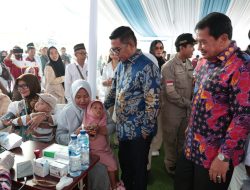 Bupati Tangerang Moch. Maesyal Rasyid dan Gubernur Banten Andra Soni melihat langsung layanan pemeriksaan kesehatan dalam program Cek Kesehatan Gratis (CKG) di Kecamatan Mauk, Kabupaten Tangerang.