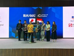 Jajaran manajemn Living Lab Ventures bersama PT Nihon M&A Center Indonesia (NMAI) berfoto bersama dalam acara penandatanganan Memorandum of Understanding (MoU) antara Living Lab Ventures (LLV) dengan PT Nihon M&A Center Indonesia (NMAI), pada Jumat (31/7) di Marketing Office Sinar Mas Land, BSD City.