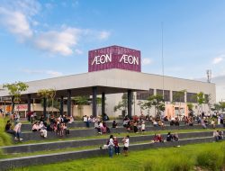 BSD Urbanatura Eco Urban Park menjadi ruang terbuka hijau baru di BSD City yang mengusung konsep ramah lingkungan dan mendukung gaya hidup sehat. Taman seluas 12 hektare ini dilengkapi amphitheater, river walk, jalur pedestrian, serta area rekreasi yang dapat dinikmati masyarakat.