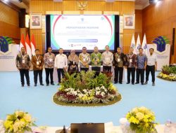 Wakil Wali Kota Tangerang Maryono Hasan memaparkan berbagai inovasi pelayanan perizinan di hadapan tim penilai Kementerian Investasi dan Hilirisasi/BKPM. Presentasi tersebut mengantarkan Kota Tangerang masuk enam besar nomine Pemerintah Daerah Berkinerja Sangat Baik dalam Penilaian PTSP dan PPB Tahun 2026.