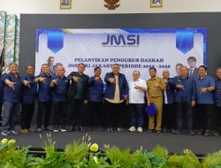 Pengurus Jaringan Media Siber Indonesia (JMSI) Provinsi DKI Jakarta periode 2025–2030 berfoto bersama usai pelantikan di Hall Dewan Pers, Jakarta Pusat, Senin (3/8/2026).