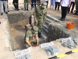 Irkodau 1 Marsma TNI Dedy Susanto bersama jajaran melakukan peletakan batu pertama pembangunan Mako Lanud Saleh Basarah di Rumpin, Bogor, Rabu (19/8/2026).