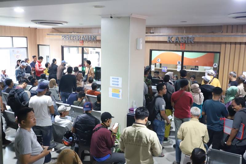 Samsat Cikokol Dipadati Warga, Diskon dan Penghapusan Denda Pajak Jadi Daya Tarik