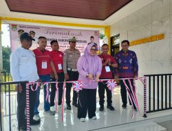 Wakil Bupati Tangerang Intan Nurul Hikmah meresmikan Balai Warga RW 06 Sodong Village, Kecamatan Tigaraksa, Kabupaten Tangerang, melalui prosesi pemotongan pita, Kamis (13/8/2026).