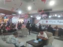 Masyarakat mengikuti pelayanan administrasi pertanahan di loket pelayanan. BPN Kabupaten Tangerang menyatakan layanan mobil keliling akan kembali dibuka setelah dukungan anggaran tersedia.