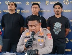 Polresta Tangerang mengungkap kasus dugaan pemerasan terhadap seorang santri di Cikupa yang melibatkan tiga oknum debt collector. Polisi mengamankan sejumlah barang bukti dalam pengungkapan kasus tersebut.