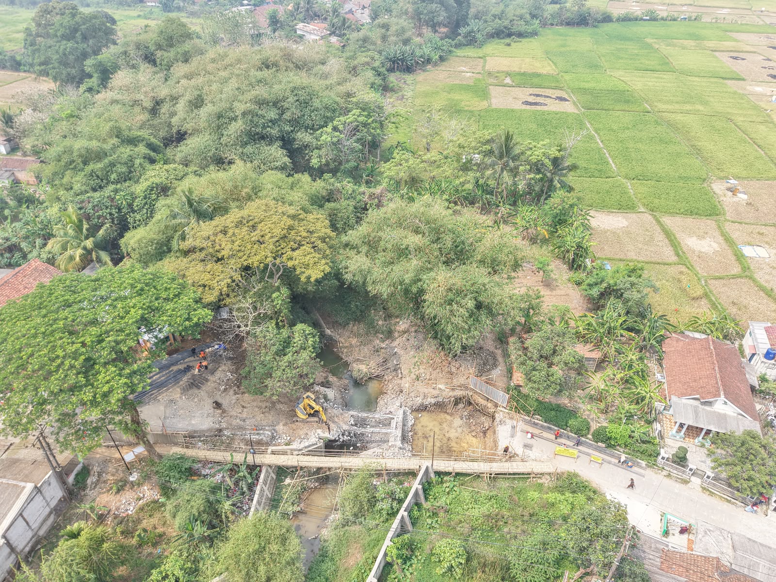 Rekonstruksi Jembatan Nyompok Girang Dimulai, Konektivitas Carenang Kembali Dibangun