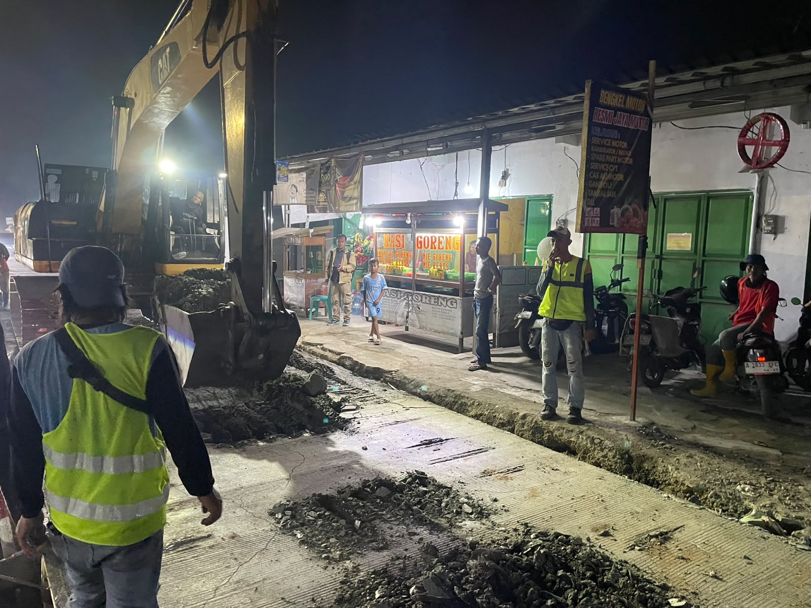 Beton Jalan Balaraja-Ceplak Retak, DBMSDA Tangerang Bongkar 84 Meter Bangunan Jalan Tidak Standar